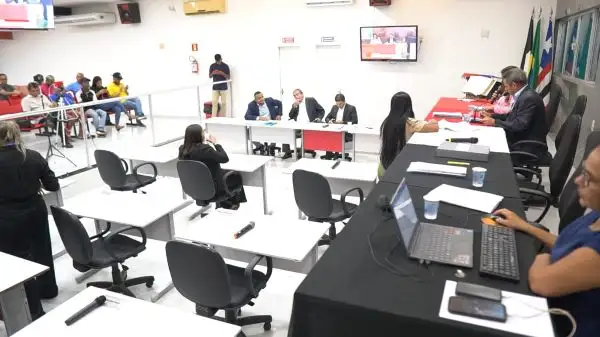 Foto 6 – 34ª Sessão: Presidente da Câmara destaca o apoio de políticos da esfera estadual e federal para o desenvolvimento de Codó