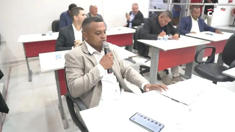 Foto 4 – 27 Sessão: Presidente Roberto Cobel destaca produtividade dos vereadores e interatividade entre Câmara e população