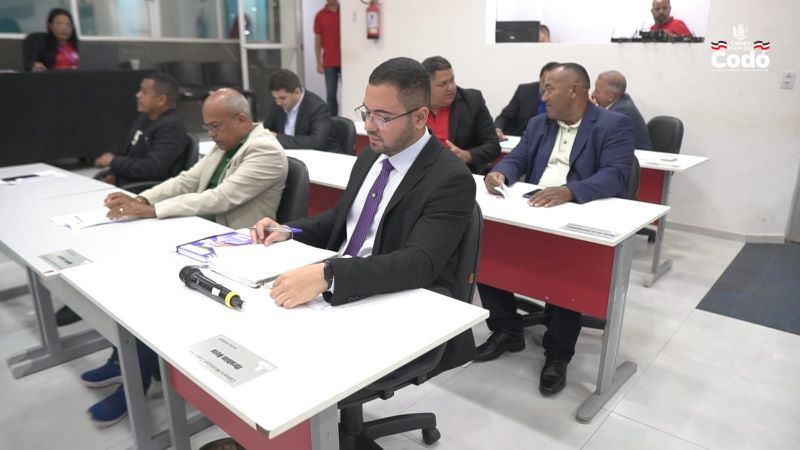 Foto 7 – Câmara de Codó aprova Projeto para gratificação de diretores de escolas e dá posse a nova vereadora