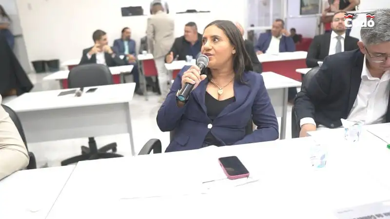 Foto 3 – 27 Sessão: Presidente Roberto Cobel destaca produtividade dos vereadores e interatividade entre Câmara e população