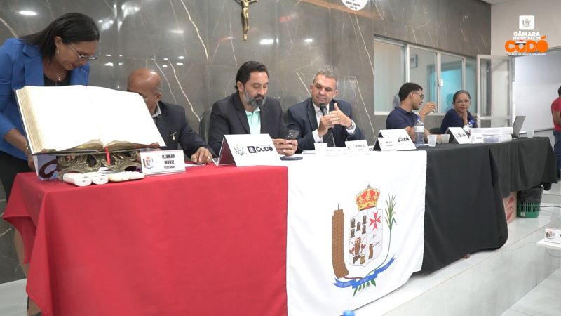 Foto 1 – 35ª Sessão: vereadores voltam às pautas de Indicações para melhorias na infraestrutura e espaços públicos