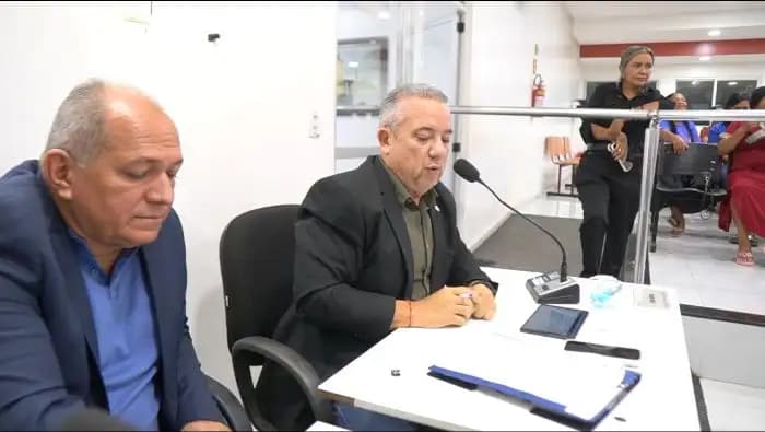 Foto 4 – 29ª Sessão Ordinária: Presidente Roberto Cobel destaca Indicações e produtividade do Legislativo