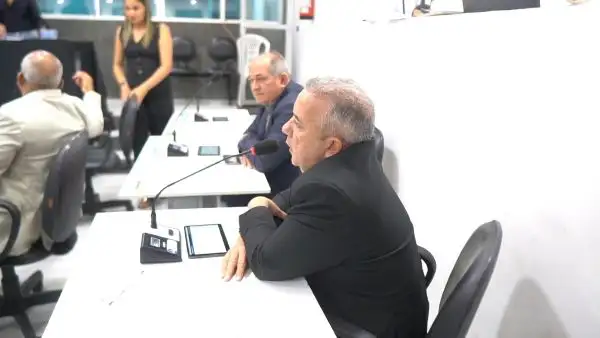 Foto 4 – 18ª Sessão: Câmara debate inconvenientes causados pelas manobras ferroviárias no centro de Codó