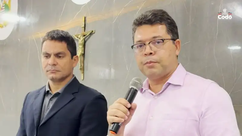Foto 7 – 15ª Sessão: Secretário de Educação presta esclarecimentos sobre PCCS na Câmara Municipal